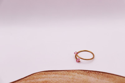 Δαχτυλιδάκι Χρυσό Κ9 Με Ροζ Πετρούλες